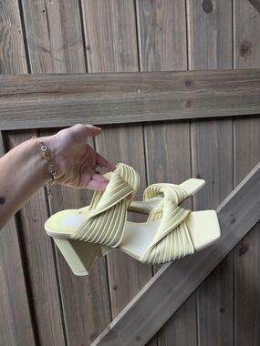 Dolce Vita Pale Yellow Knotted Strap Block Heel Sandals